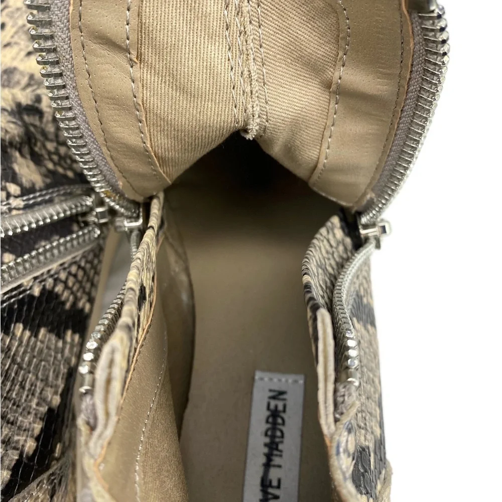 Steve Madden Zip Wedge Snake Skin Print Sneakers Round Toe Like New size 8